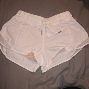 Lululemon Hotty Hot shorts 2.5 inch